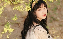 上司揉捏人妻丰满双乳电影